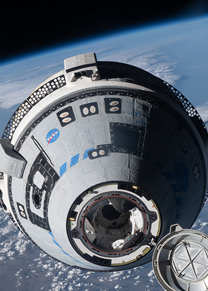 2022年5月，CST-100星际客机在无绕线轨道飞行试验2期间自动接近国际空间站。